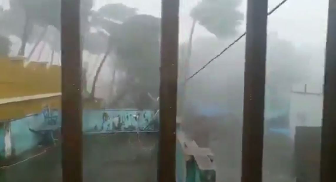 ciclone fani india video