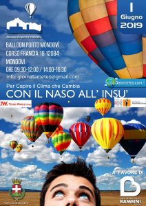 con il naso all'insù