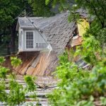 Meteo, disastrose inondazioni in Oklahoma: case spazzate via dalle fondamenta o allagate, evacuazioni e vittime [FOTO e VIDEO]
