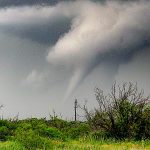 Meteo, violenta ondata di maltempo negli USA: 60 tornado in 2 giorni, piogge torrenziali e alluvioni lampo. Vittime [FOTO]
