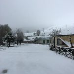 Maltempo, torna la neve sull’Appennino: le straordinarie immagini del Gran Sasso imbiancato [GALLERY]