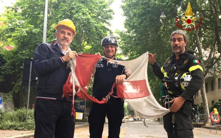 Ponte morandi Genova bandiera S.Giorgio pila 11