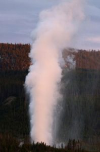 eruzione steamboat geyser