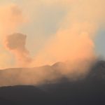 Etna, “Dopo solo una settimana, nuovi segni di vita”: emissioni di cenere dalla “Voragine” [FOTO e VIDEO]
