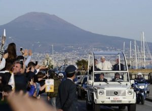 papa francesco napoli