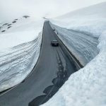 Passo del Rombo, spettacolo incredibile tra due muri di Neve alti 10 metri: scenario surreale [FOTO e VIDEO]