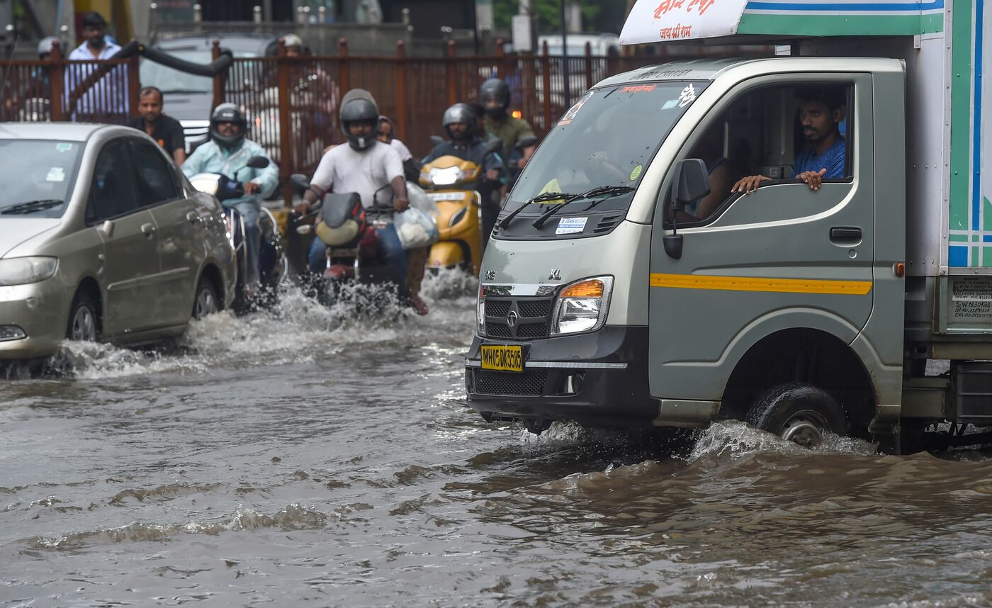 India, allagamenti per forti pioggea MumbaiIndia, allagamenti per forti piogge a Mumbai