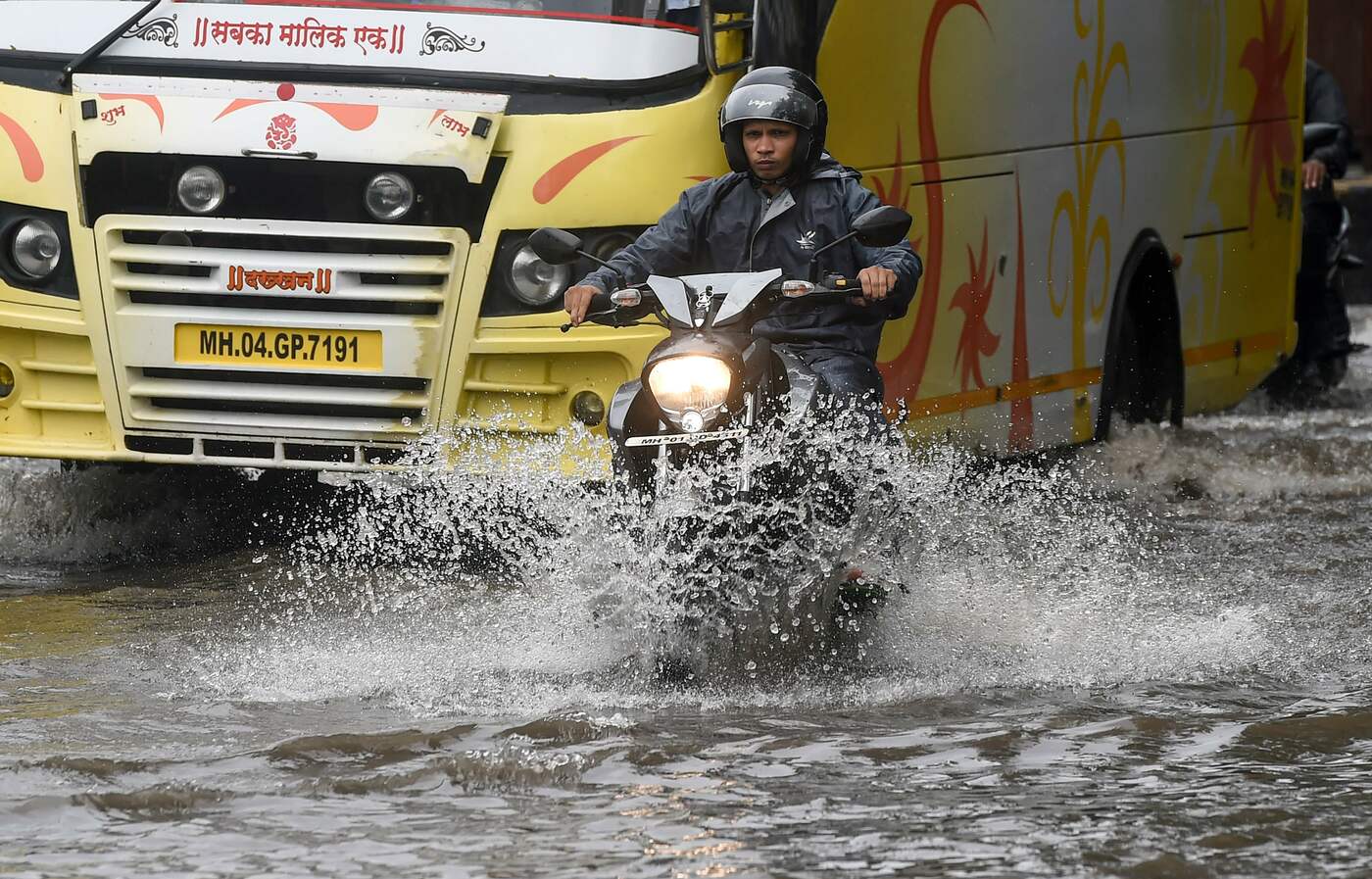 India, allagamenti per forti pioggea MumbaiIndia, allagamenti per forti piogge a Mumbai