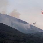 Eruzione Stromboli: Ginostra ricoperta di cenere dopo le violente esplosioni, nave pronta per evacuazioni [GALLERY]