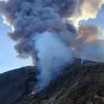 Esplosione Stromboli, il geologo: “situazione particolare, l’evoluzione potrebbe essere diversa dal solito”