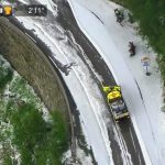 Clamoroso al Tour de France, frane e grandine in Val-d’Isère: tappa annullata dopo l’impresa di Bernal sull’Iseran [FOTO e VIDEO]