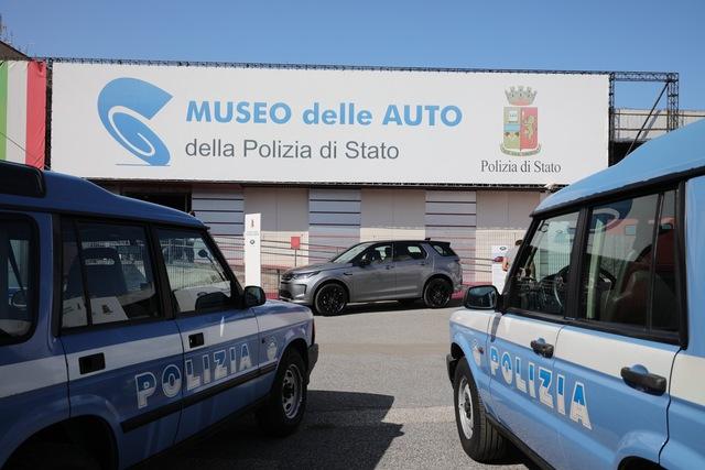 land rover polizia