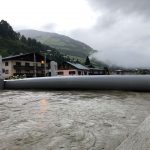 Meteo, continua il forte maltempo in Austria: alluvioni diffuse, comune isolato nel Salisburghese. Strade distrutte ed edifici allagati [FOTO e VIDEO]