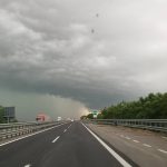 Maltempo, “esplodono” violenti temporali dall’Emilia Romagna alla Puglia: “mai visto un cielo così” [FOTO LIVE]
