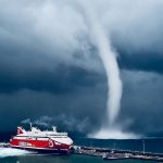 Violenti temporali sul Tirreno: enorme tornado in Corsica, bombe d’acqua e panico a Bastia. Il maltempo si sposta verso il Sud, massima allerta meteo [FOTO e VIDEO]