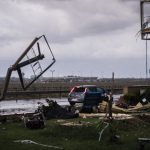 Maltempo, disastroso tornado a Fiumicino: bombe d’acqua tra Lazio e Toscana, almeno 3 morti e 1 disperso, “scenario di guerra” [FOTO]