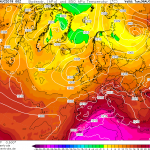 Meteo Agosto, l’Italia si spacca in due: ondata di caldo al Centro-Sud, forte maltempo al Nord [MAPPE]