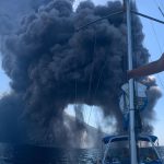 Esplosione Stromboli, la fuga mozzafiato in barca dal flusso piroclastico che “divora” il mare: “vivi per miracolo” [VIDEO]