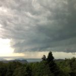 Maltempo Nord Italia con vento, pioggia e evacuazioni: nubifragio nel Bresciano, donna dispersa in un torrente, frana in Valchiavenna [FOTO LIVE]