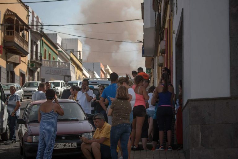 Spagna, vasto incendio a Gran Canaria