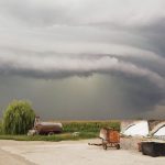 Maltempo Nord Italia con vento, pioggia e evacuazioni: nubifragio nel Bresciano, donna dispersa in un torrente, frana in Valchiavenna [FOTO LIVE]