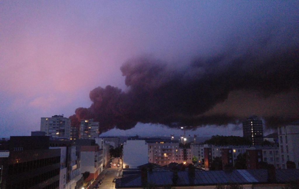 Francia, incendio stabilimento chimico Rouen