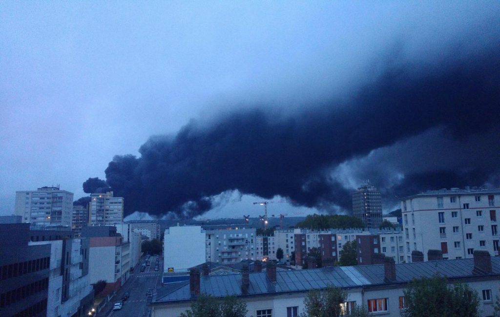 Francia, incendio stabilimento chimico Rouen