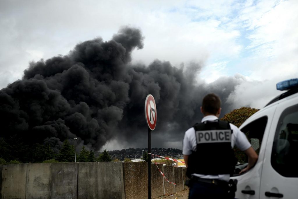 Francia, incendio stabilimento chimico Rouen