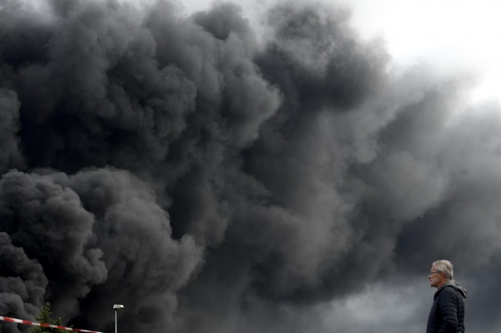 Francia, incendio stabilimento chimico Rouen