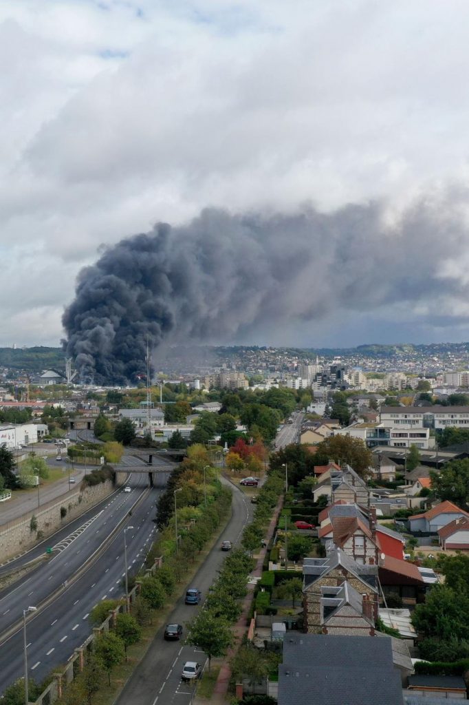 Francia, incendio stabilimento chimico Rouen