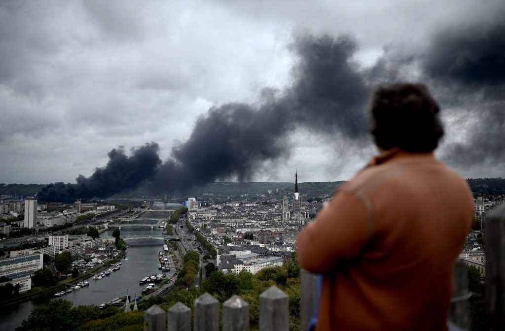Francia, incendio stabilimento chimico Rouen