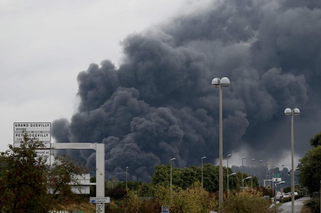 Francia, incendio stabilimento chimico Rouen