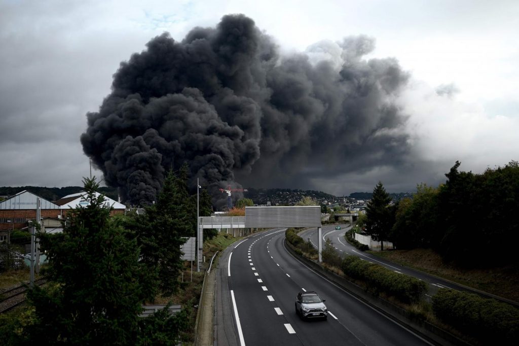 Francia, incendio stabilimento chimico Rouen