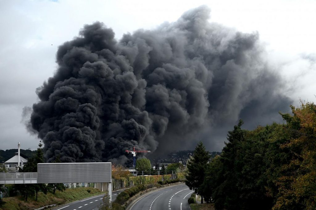 Francia, incendio stabilimento chimico Rouen