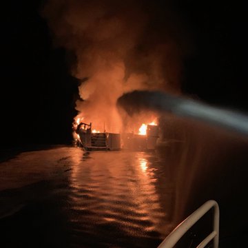 incendio barca santa cruz