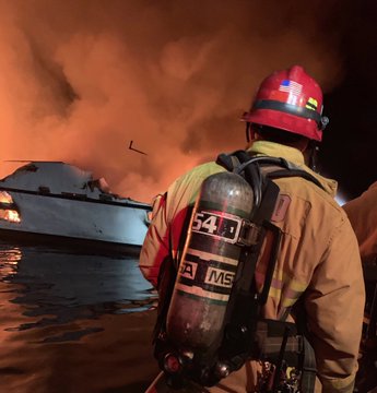 incendio barca santa cruz