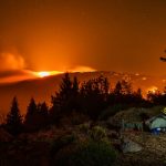 Emergenza incendi in California: dichiarato l’allarme rosso estremo per la prima volta, oltre 200mila persone in fuga [FOTO]