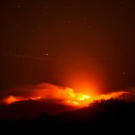 Emergenza incendi in California: dichiarato l’allarme rosso estremo per la prima volta, oltre 200mila persone in fuga [FOTO]