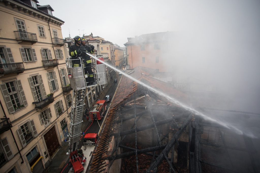 incendio cavallerizza torino