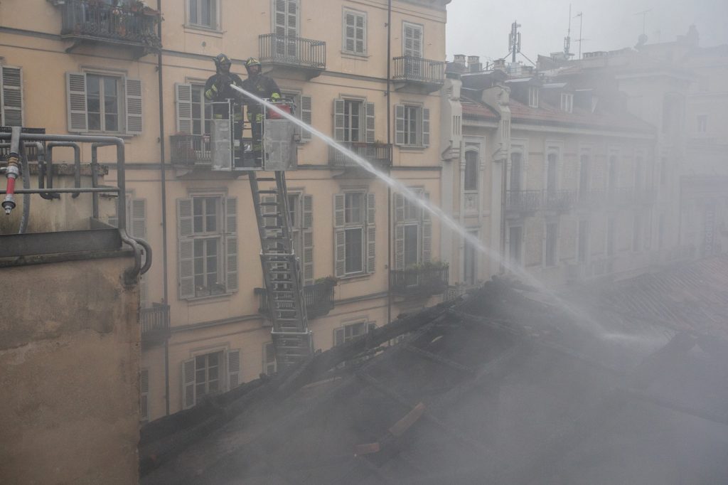 incendio cavallerizza torino