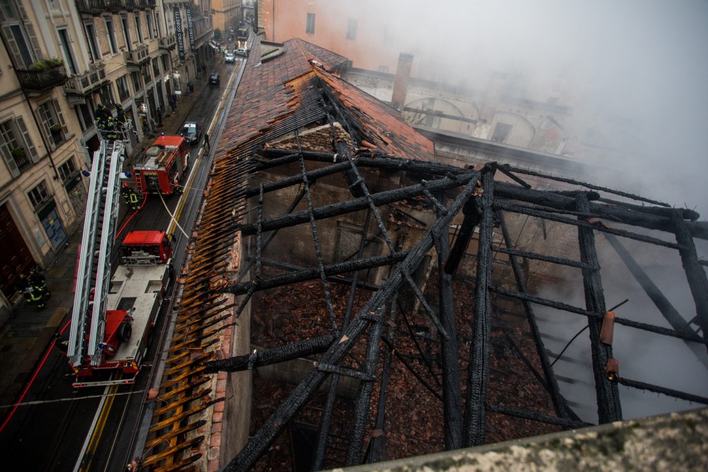 incendio cavallerizza torino