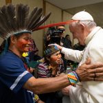 Amazzonia, gli indigeni incontrano Papa Francesco: “vogliamo proteggere la nostra terra” [FOTO]
