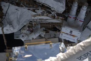 passeggiata spaziale foto parmitano
