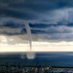 Maltempo, enorme tornado si abbatte su Genova [FOTO e VIDEO LIVE]