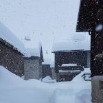 Allerta NEVE, inizia un’altra grande nevicata sulle Alpi già sommerse: accumuli record, tutte le FOTO in diretta