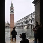 Maltempo Venezia, tornano a suonare le sirene dell’acqua alta: nuovo picco alle 23:35, domani scuole chiuse