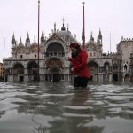 “Devastazione apocalittica, danni inimmaginabili” a Venezia: allagata la Basilica di San Marco, sott’acqua l’isola di Pellestrina [FOTO]
