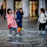 Acqua alta Venezia: 113 cm alle 10:30, ma “non siamo ancora usciti dall’emergenza” [FOTO]