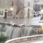 Maltempo, situazione drammatica al Sud: alluvione a Matera, vento a 150km/h in Puglia [LIVE]