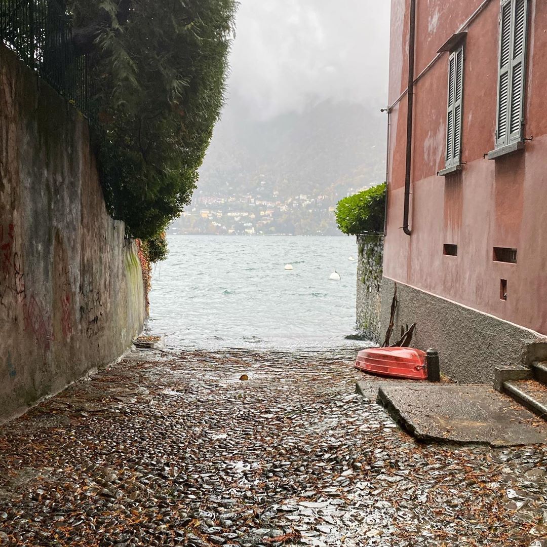 Maltempo, esonda il Lago di Como pioggia senza sosta, grande